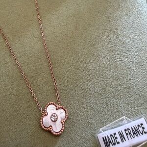 Rose Gold Clover Necklace 18k